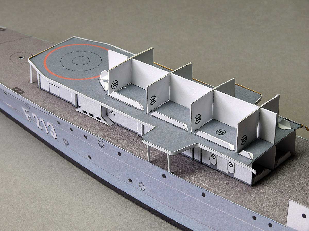 Navire-école d'artillerie F213 Scharnhorst [scratch carton sur plans & photos 1/250°] de Wilfried - Page 2 27-spa10