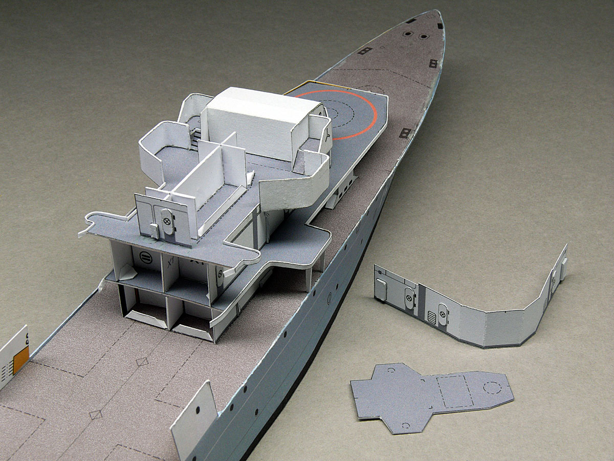 Navire-école d'artillerie F213 Scharnhorst [scratch carton sur plans & photos 1/250°] de Wilfried - Page 2 45-feu10
