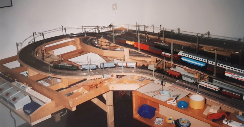 Märklin Analogbahn trifft Karton 20211024