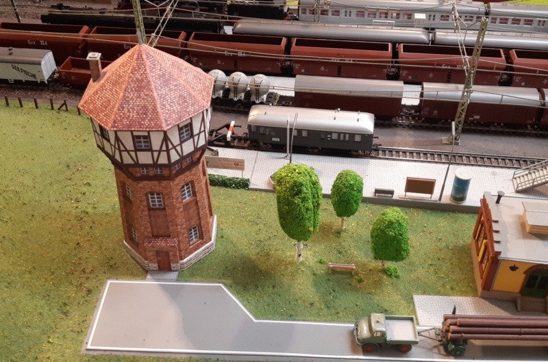 Märklin Analogbahn trifft Karton 20211026