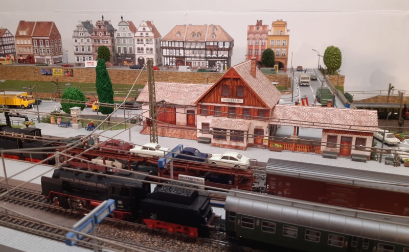 Märklin Analogbahn trifft Karton 20211064