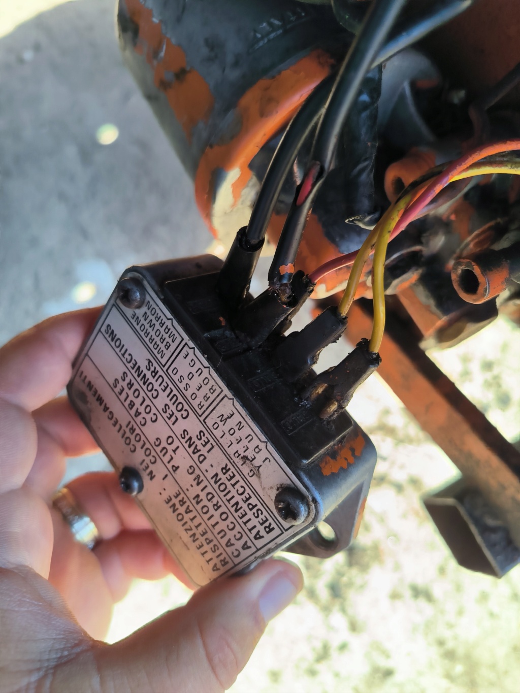 [Pasquali 995] Problemas de carga de la batería: regulador Ducati Img_2026