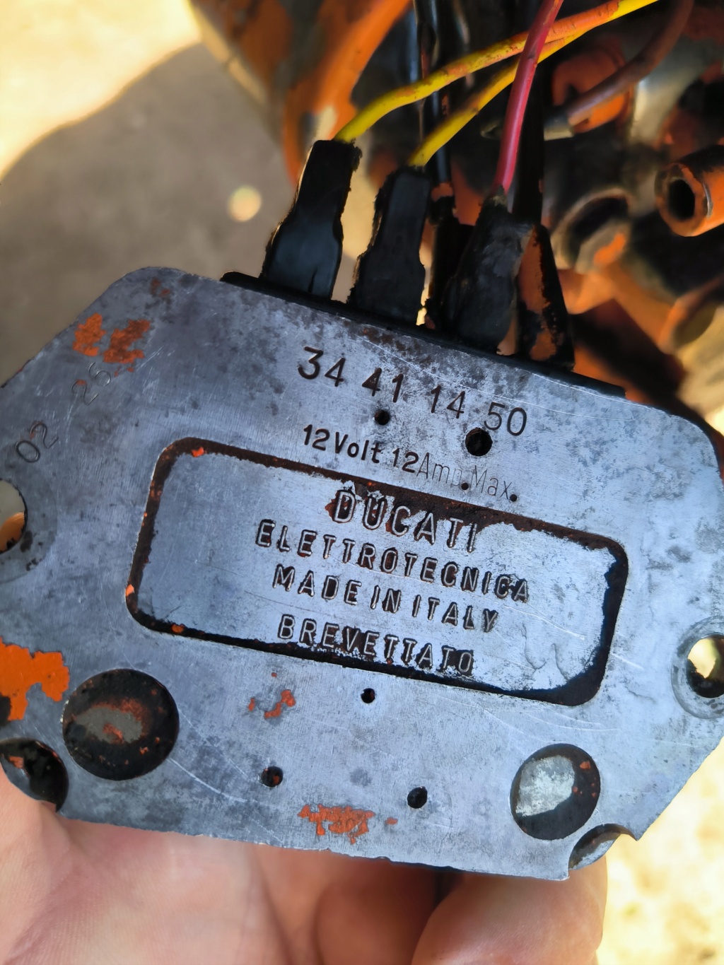 [Pasquali 995] Problemas de carga de la batería: regulador Ducati Img_2028
