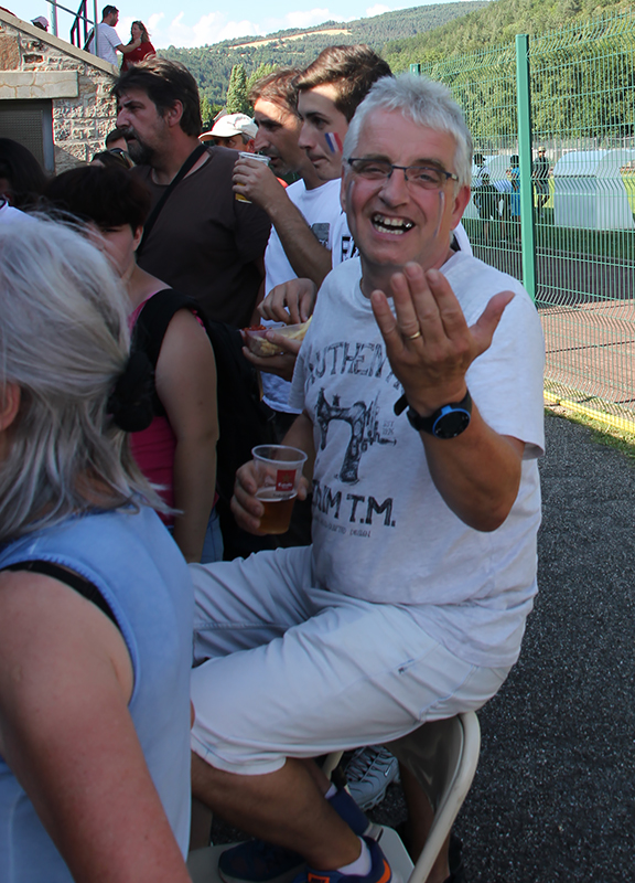 Sur grand écran au Stade de Pineton, le jour de gloire… Coup1410