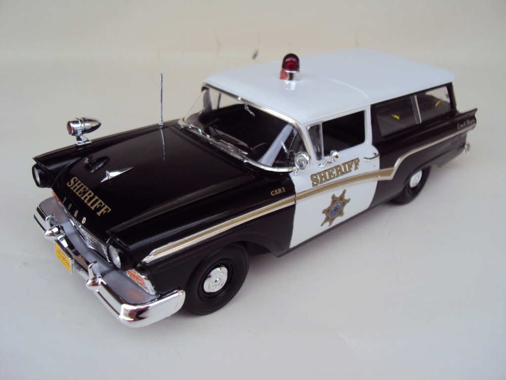 Ford '57 wagon police - Terminé ! - Page 2 Dsc06159