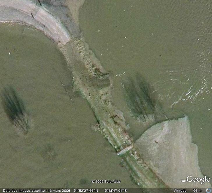 Crues et innondations observées dans Google Earth Digues11