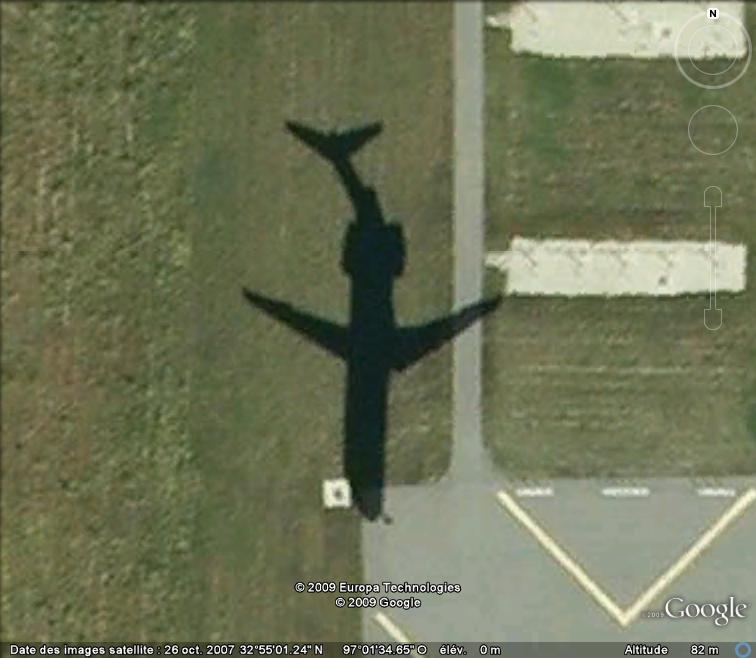 Les ombres d'avions ... sans avions découvertes grâce à Google Earth Ombre10