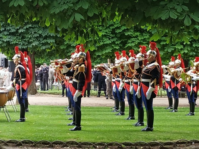 Choses vues dans le jardin du Luxembourg, à Paris - Page 10 Milita11