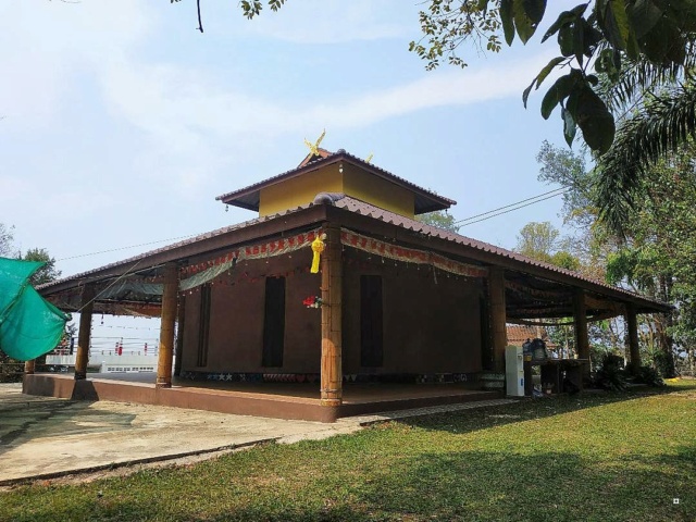 Un petit temple, sans doute unique en Thaïlande. Temple13