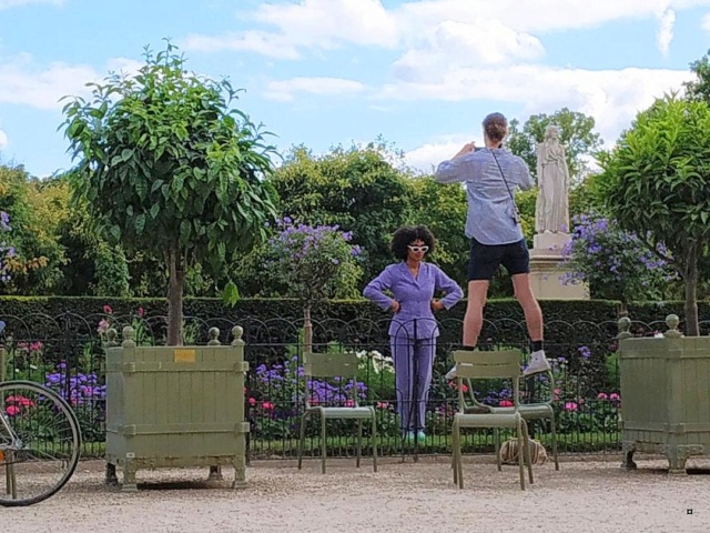 Choses vues dans le jardin du Luxembourg, à Paris - Page 8 Thumbn58