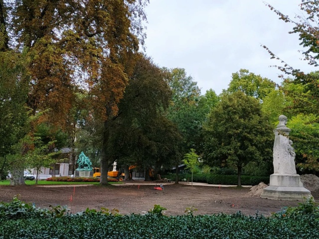 Choses vues dans le jardin du Luxembourg, à Paris - Page 8 Thumbn80