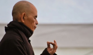 Thich Nhat Hanh - Page 2 Thich_10