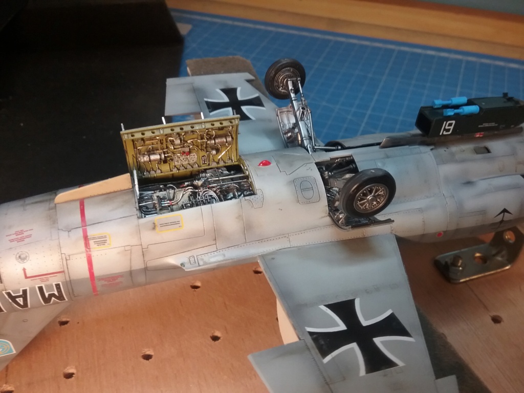 F104G starfighter marine allemande........................... terminé.................... 1/48 KINETIC F104-610