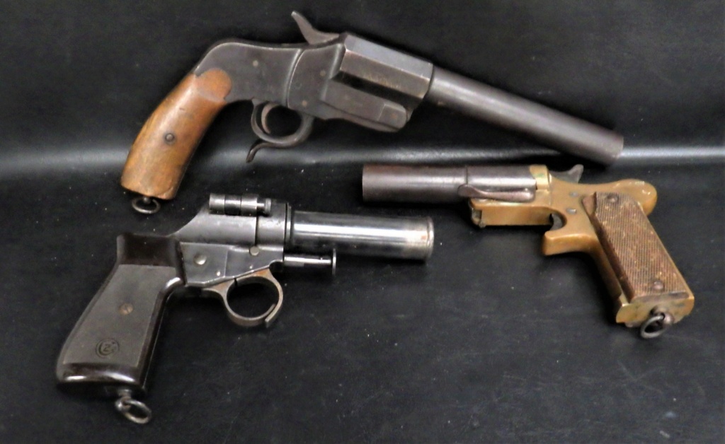 Trois pistolets de signalisation Rimg8071