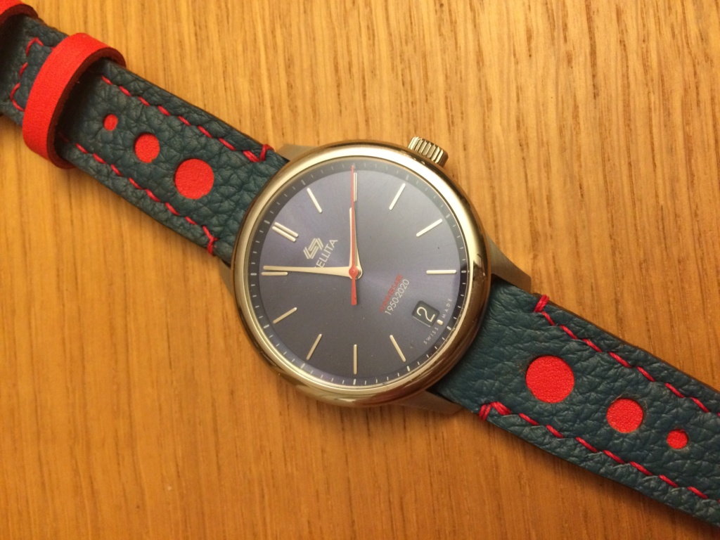 Comment porter une montre avec cadran et bracelet cuir bleu 064_2010
