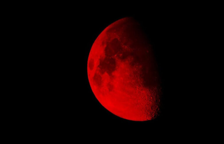La lune rouge. Message de Saint Michel Archange Blood-10
