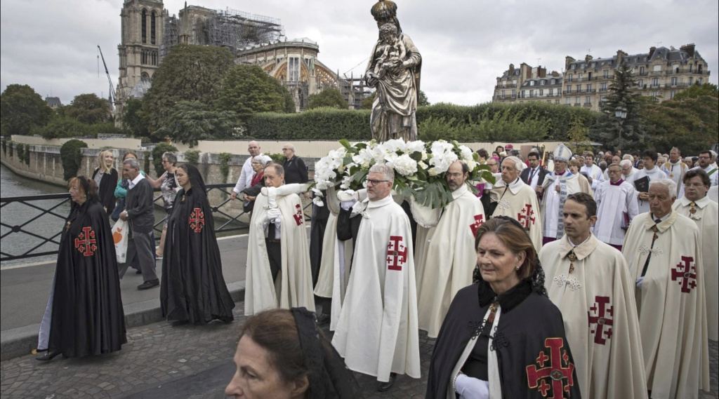 CorpusDomini - ✟Toute l'Actualité de notre Saint-Père le Pape François✟ - Page 11 Captur21