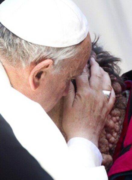 Infertilité : le Pape dénonce le scientisme et la recherche... Pape_f14