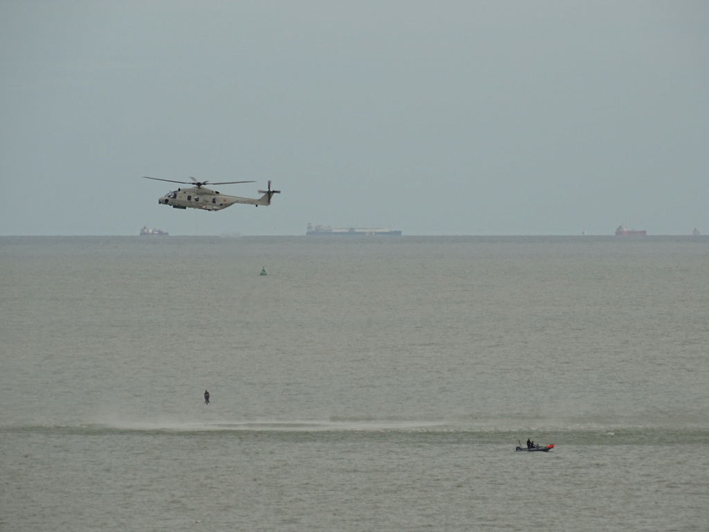 Exercices de sauvetage en mer avec présense du NH90 (juillet 2020) P_05811