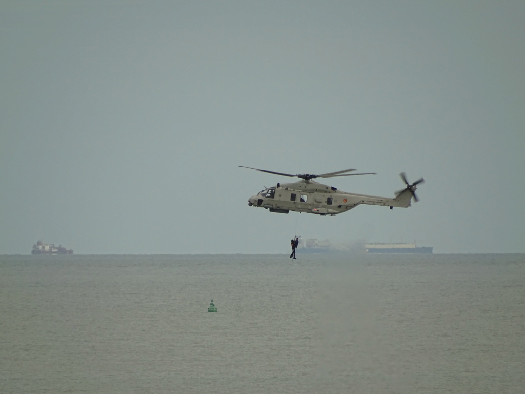 Exercices de sauvetage en mer avec présense du NH90 (juillet 2020) P_06010