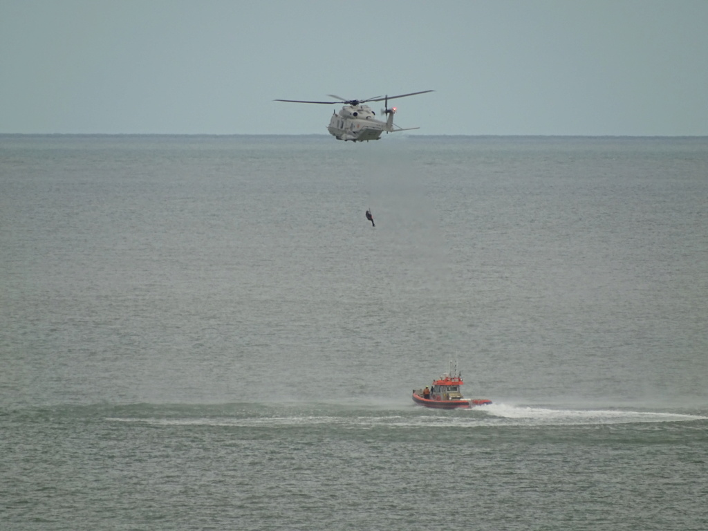 Exercices de sauvetage en mer avec présense du NH90 (juillet 2020) P_07710