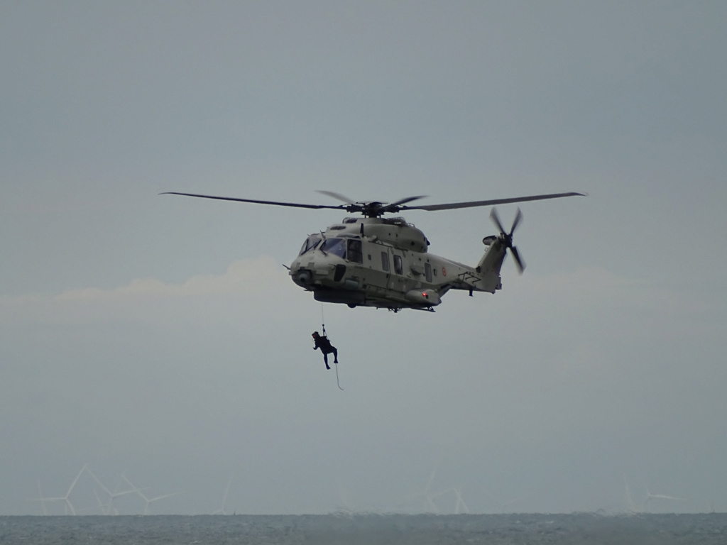 Exercices de sauvetage en mer avec présense du NH90 (juillet 2020) P_38810