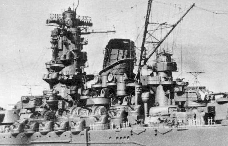 Yamato, un jour de janvier 1945 Modèle RC au 1/150 dans sa vitrine d'exposition 12878910