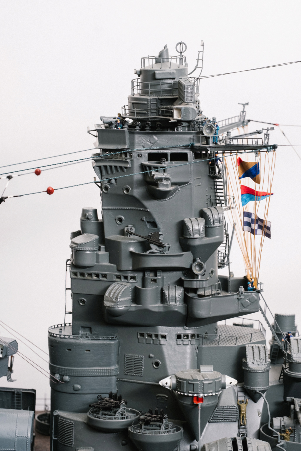 Yamato, un jour de janvier 1945 Modèle RC au 1/150 dans sa vitrine d'exposition - Page 2 Yamato16