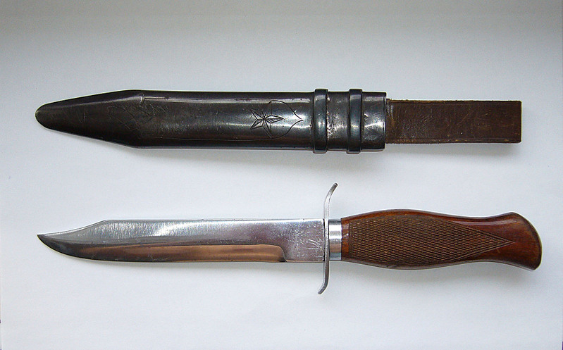 couteau de combat russe Post-122