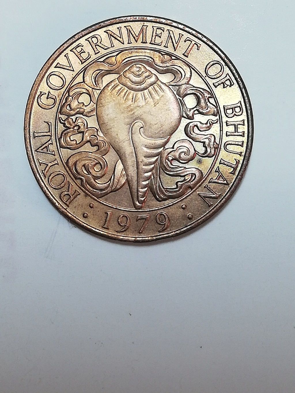10 Chhertum de 1979. Bhutan. ¡Que moneda mas bonita! Img_2275