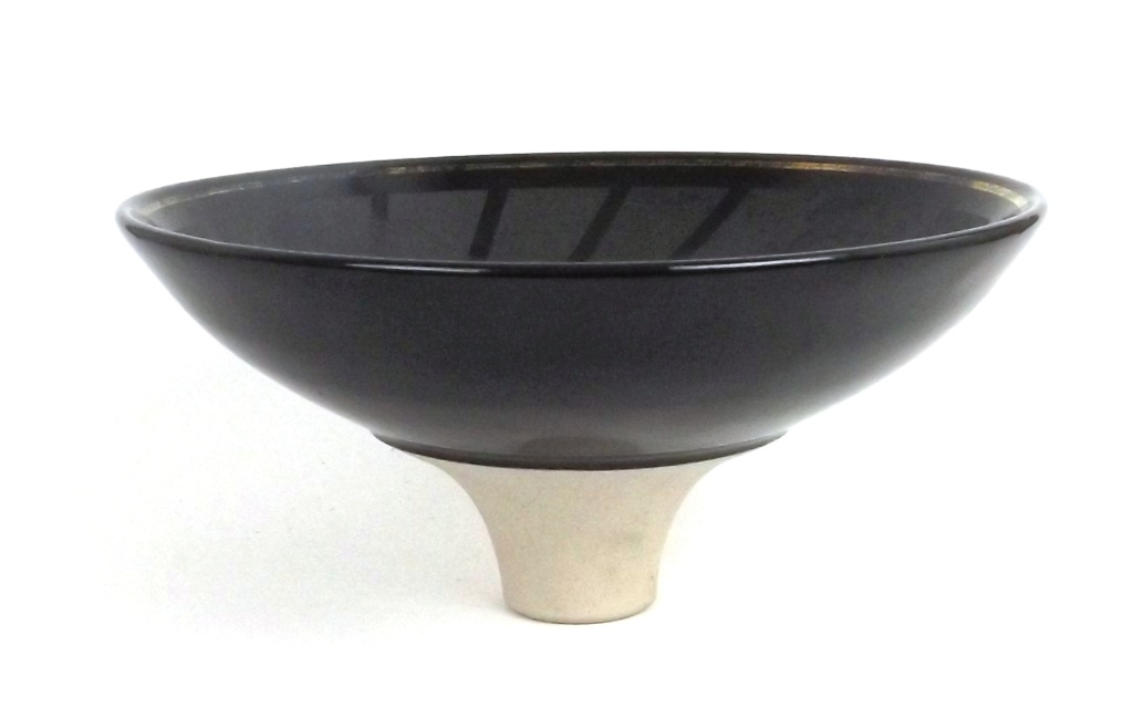 Wanting to find out if this bowl is by a New Zealand potter please. 17063710