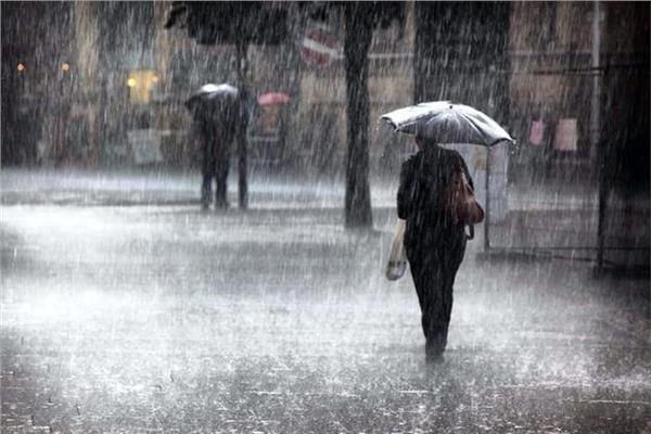 «الأرصاد تحذر المواطتنين».. أمطار مستمرة على المحافظات ورياح حتى الإثنين القادم 20211217