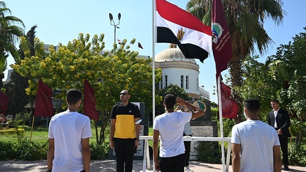 مركز تطوير "مناهج رابعة ابتدائي" توجه التلاميذ بإحترام علم مصر لأنه رمز الدولة 76210