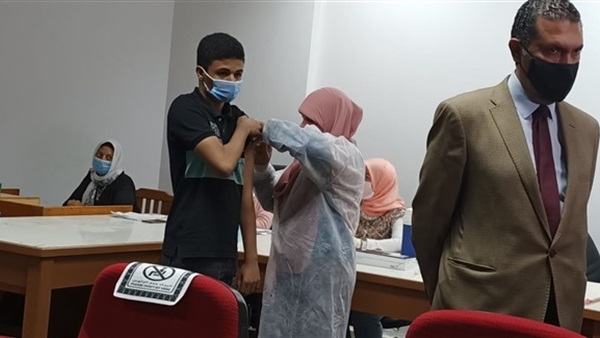 عاجل - بدء تطعيم طلاب الإعدادية والثانوية بلقاح كورونا في القاهرة 94010