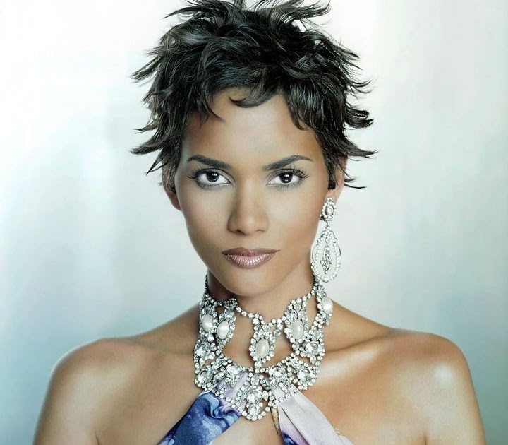 Beautiful pics of actress Halle Berry Halle-10