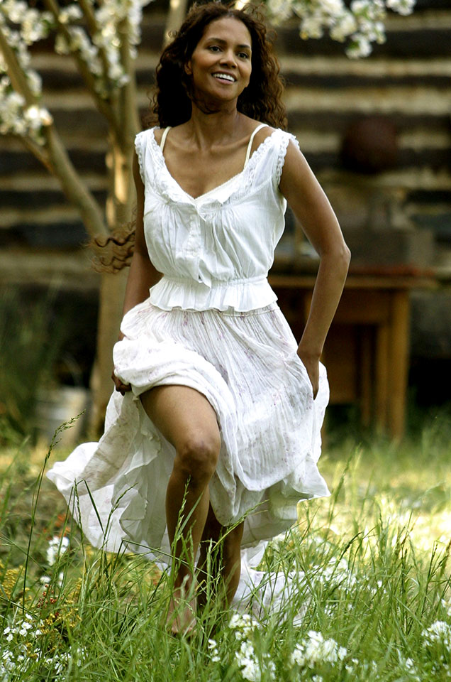 Beautiful pics of actress Halle Berry Halle-11