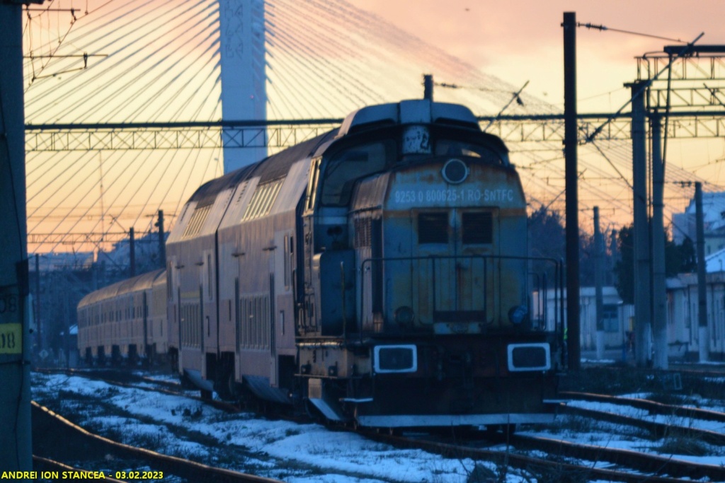 Locomotive diesel hidraulice seriile 80-81-82 (LDH 125) 800_6211