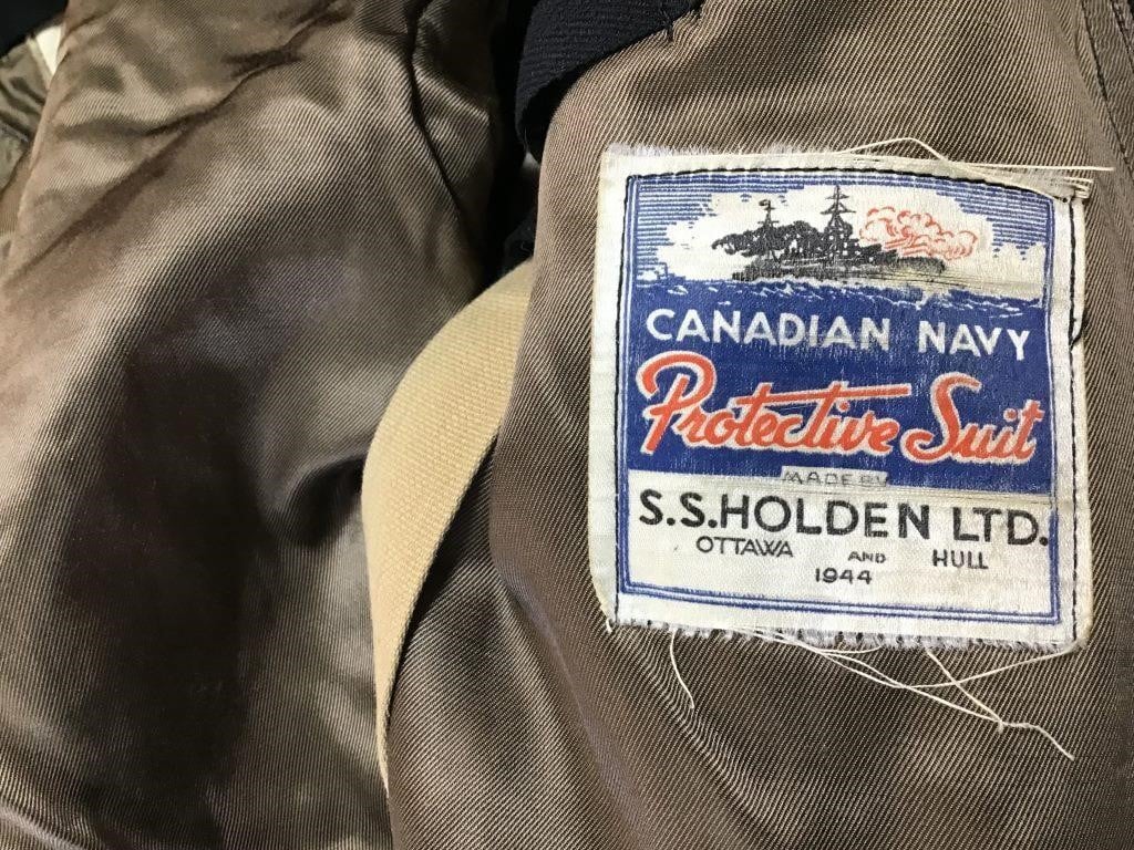 Looking for old (WW2, post war, Korea) Canadian Military Garments (Royal Canadian Navy, RCAF, Airborne, Army, etc). Parkas, Jackets, Smocks, Flight Suits E7418f10