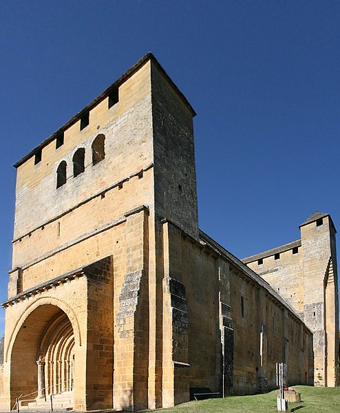 L'église Saint Martin de Tayac, Dordogne, France. Pa000812