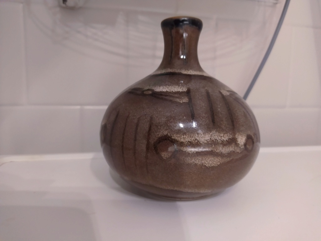 sign identification - patterned glazed vase Img_2012