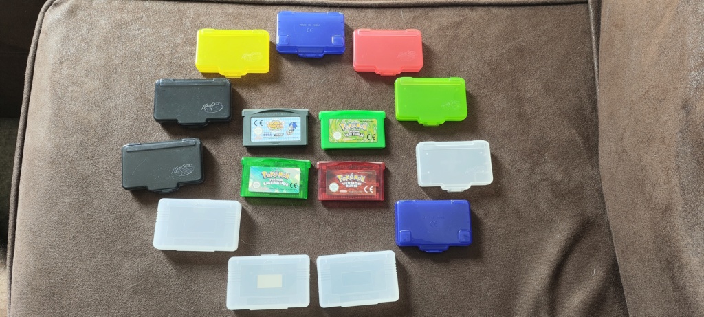 [EST] GBA SP Bleue + Pokémon Vert Feuille, Émeraude, Ruby, Sonic Pinball et GA Color Jaune + DK Country, Pokémon Rouge Img_2010