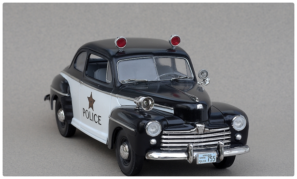 [Revell] 1/25 Ford coupé 1948 version Police _igp0431