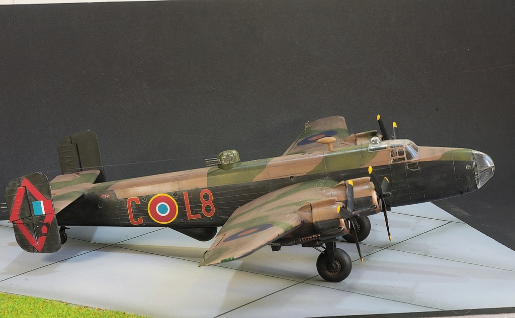 Revell - 1/72 - Handley Page Halifax B Mk III "Miquette" _igp0516