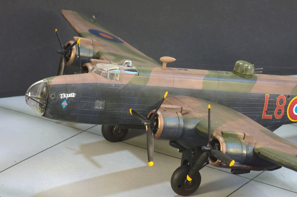 Revell - 1/72 - Handley Page Halifax B Mk III "Miquette" _igp0518