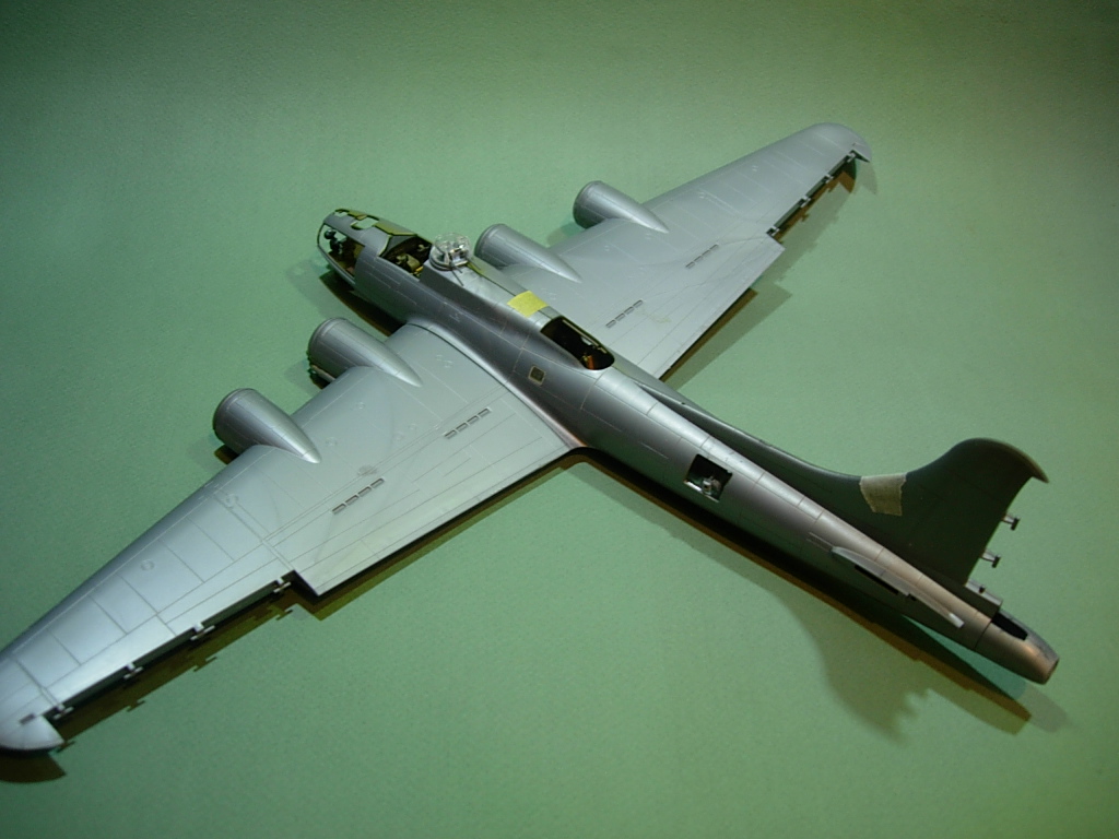 [GB OURSIN VORACE] b17G revell 1/72 little miss Mischief Dscn0130