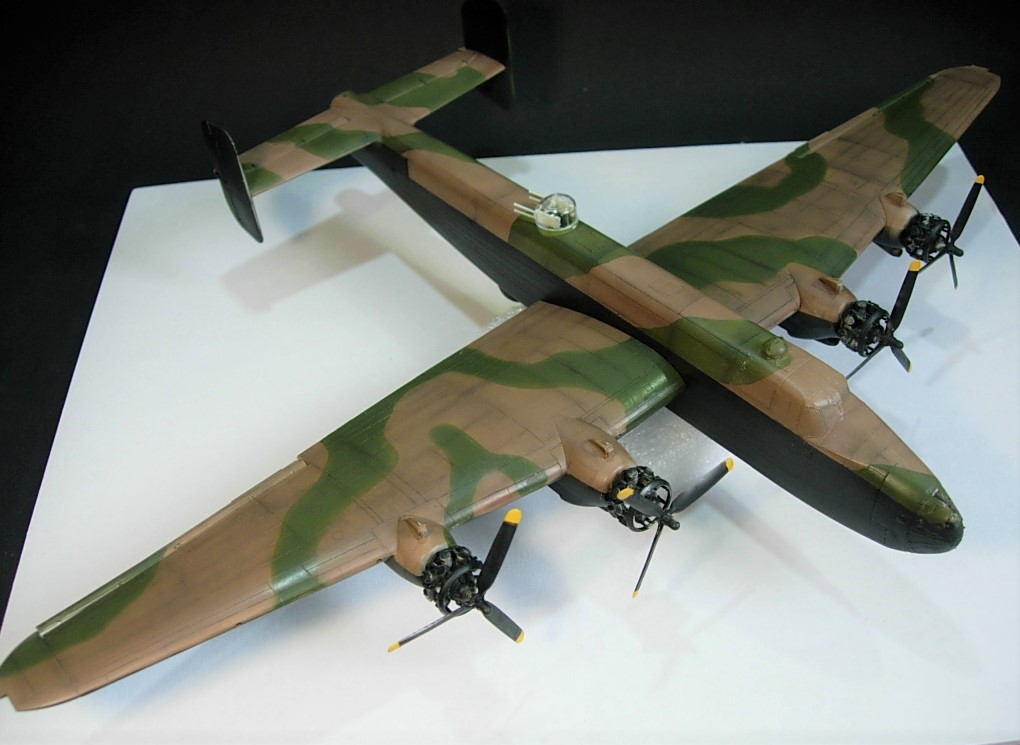 [Revell] 1/72 Handley Page Halifax  Dscn0169