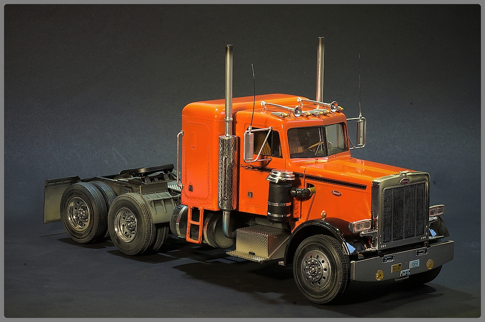 [ Revell ] 1/25 Peterbilt 359  Photos du modèle terminé. Imgp0115