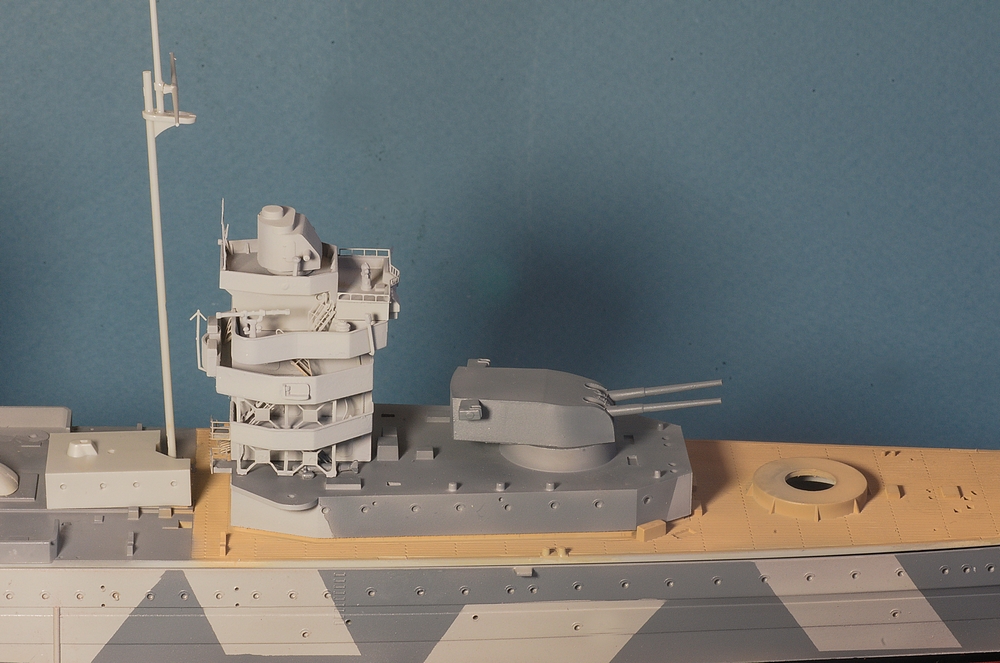 [TRUMPETER ] Croiseur lourd HMS YORK 1/350ème Réf 05351 Imgp1318