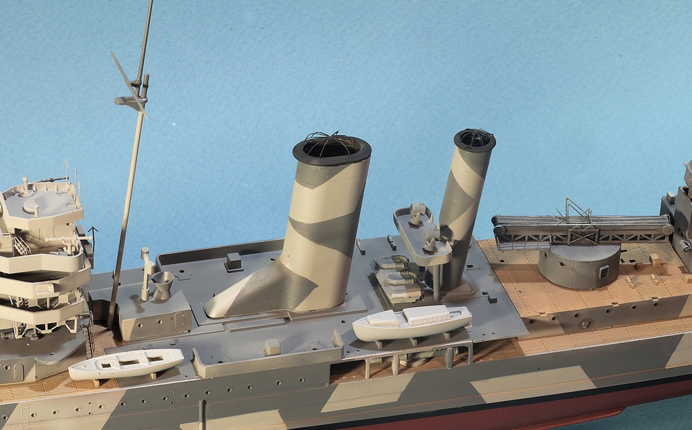 [TRUMPETER ] Croiseur lourd HMS YORK 1/350ème Réf 05351 Imgp1322
