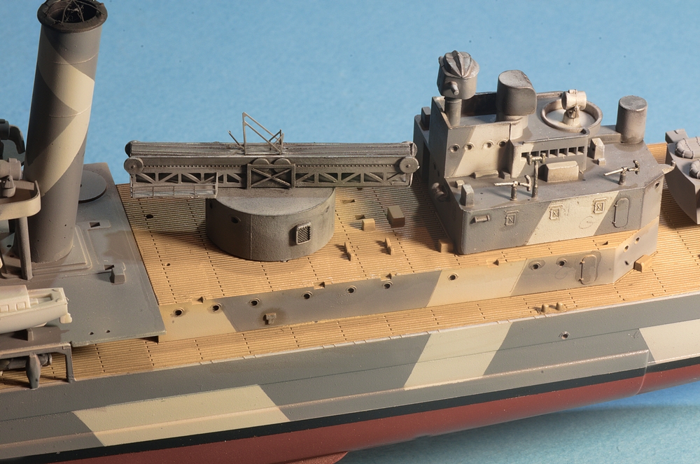 [TRUMPETER ] Croiseur lourd HMS YORK 1/350ème Réf 05351 Imgp1323